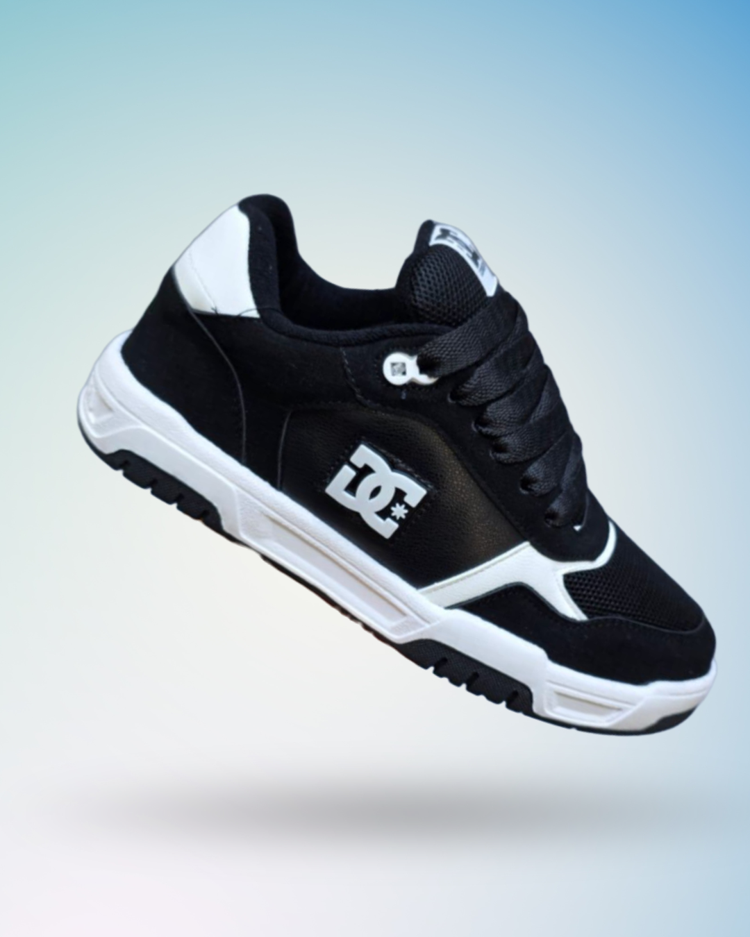 Zapatilla DC negro suela negra, tallas del 39 al 43